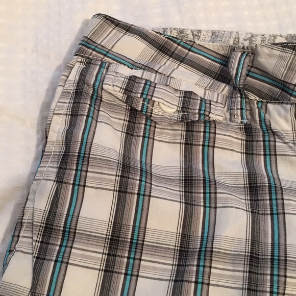 Van Shorts - Picture 4 of 6